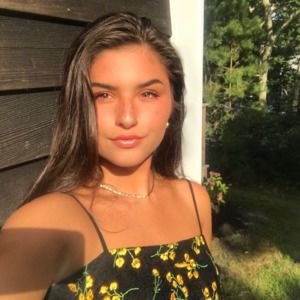 Meet your Posher, Stefania